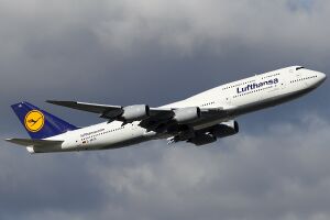Lufthansa Boeing 747-830 KvW-1.jpg